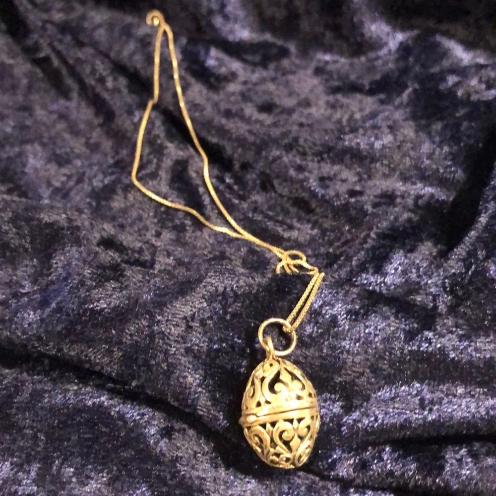 Vintage sterling silver egg shaped locket with scroll work